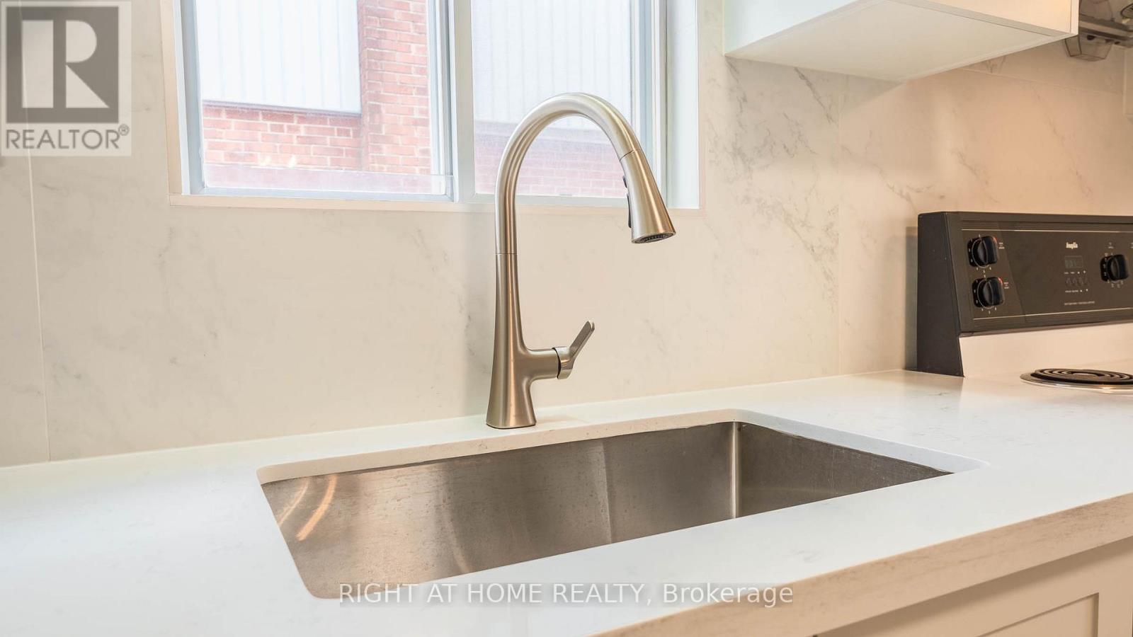 82 Tower Drive, Toronto, ON - Indoor Photo Showing Kitchen