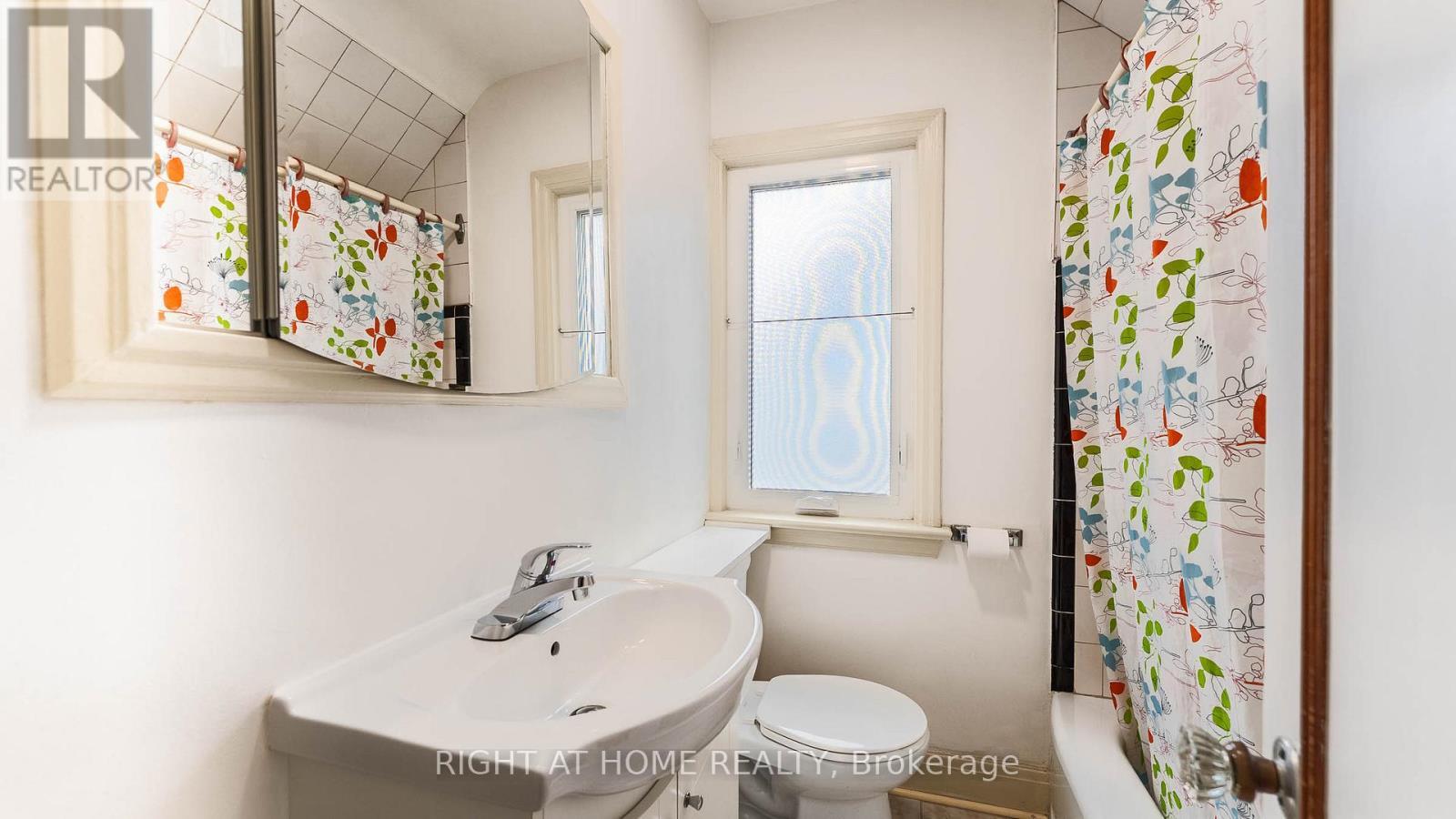 82 Tower Drive, Toronto, ON - Indoor Photo Showing Bathroom