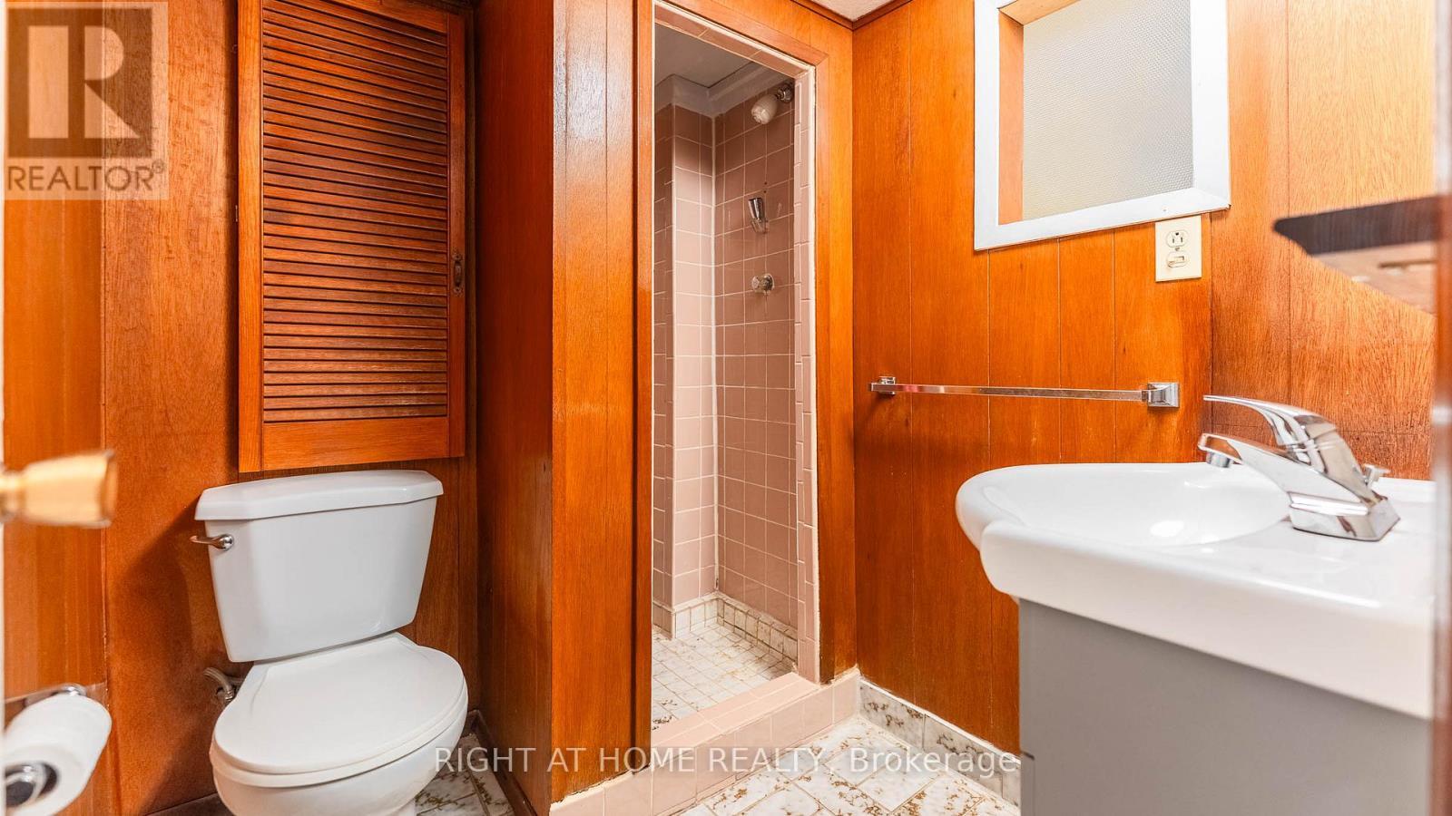 82 Tower Drive, Toronto, ON - Indoor Photo Showing Bathroom