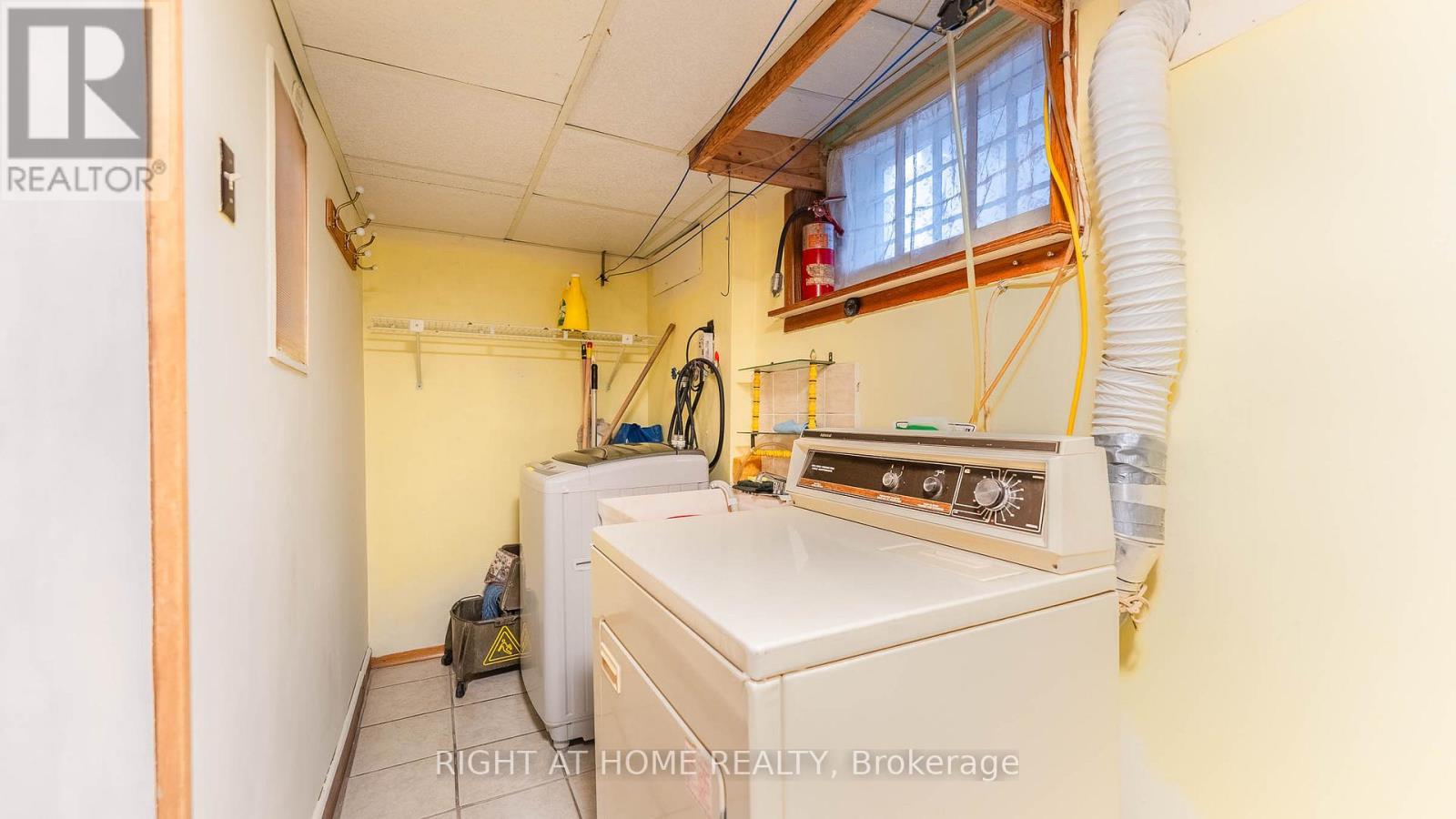 82 Tower Drive, Toronto, ON - Indoor Photo Showing Laundry Room