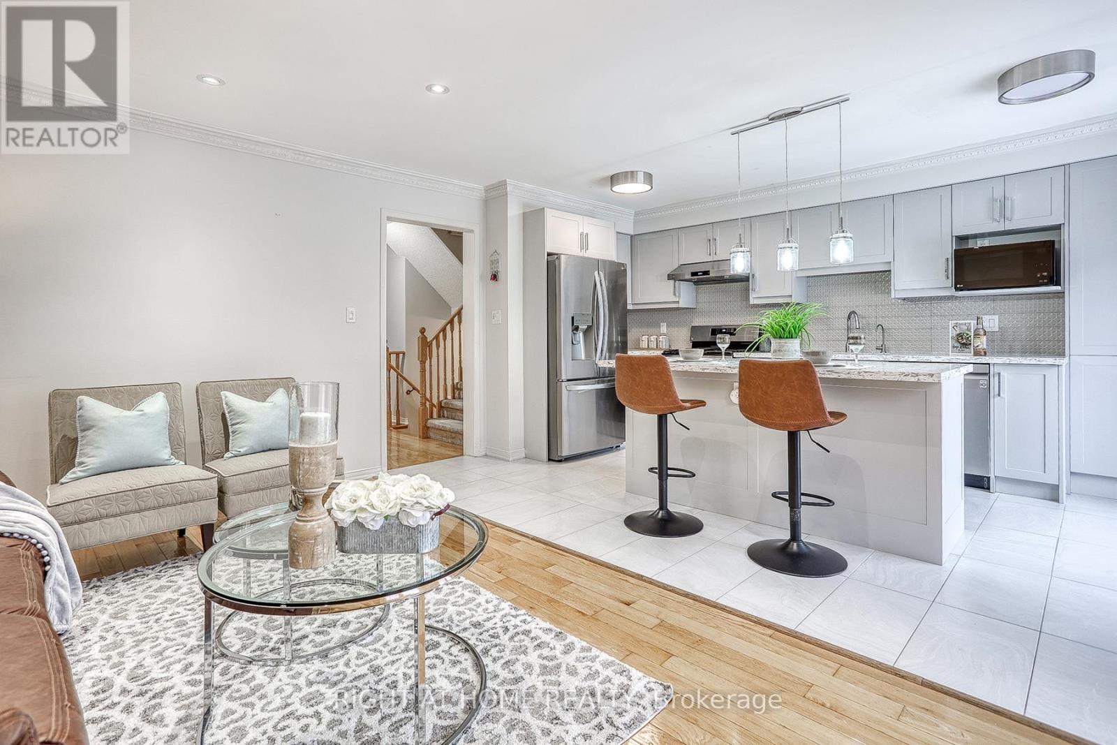 75 Carpendale Crescent, Ajax, ON - Indoor Photo Showing Kitchen With Upgraded Kitchen