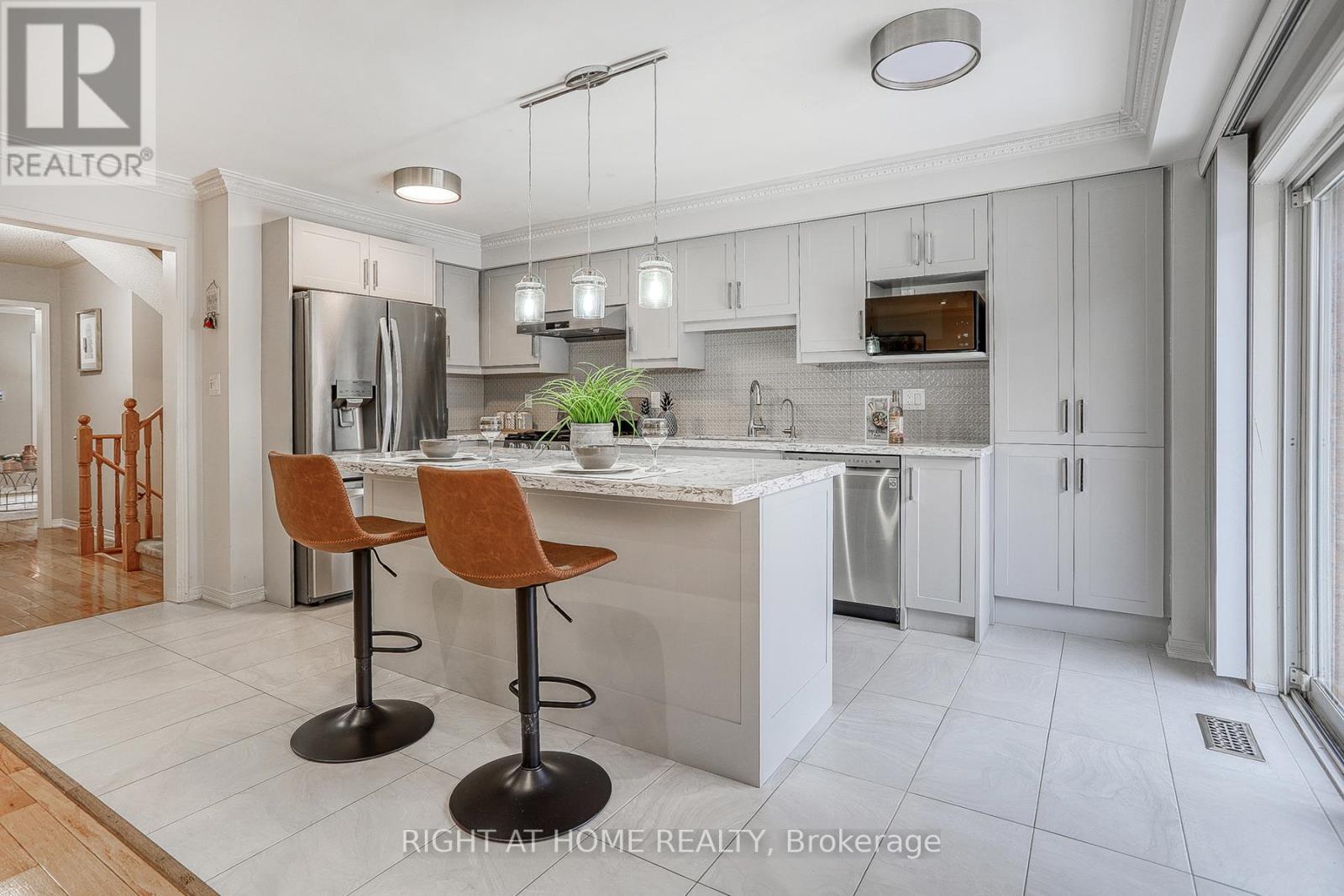 75 Carpendale Crescent, Ajax, ON - Indoor Photo Showing Kitchen With Upgraded Kitchen