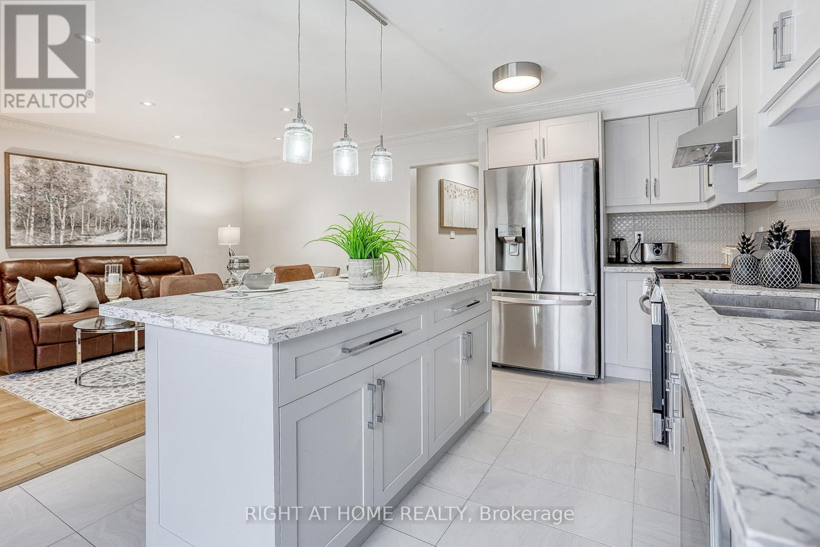 75 Carpendale Crescent, Ajax, ON - Indoor Photo Showing Kitchen With Upgraded Kitchen