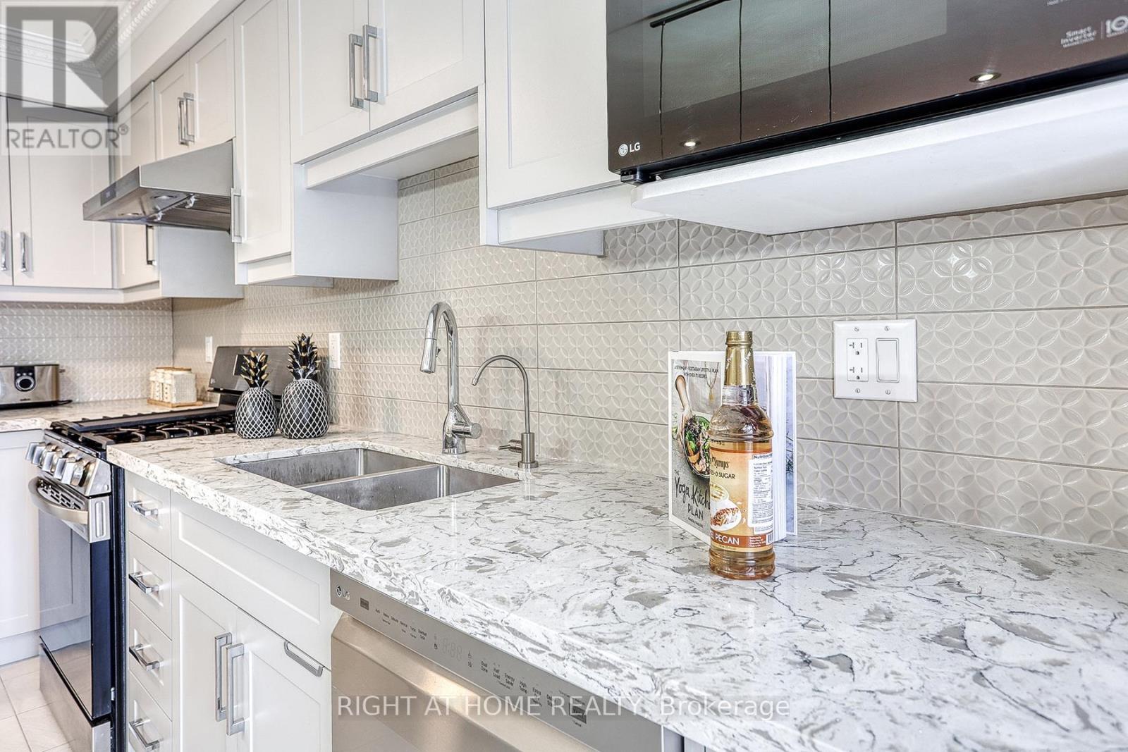 75 Carpendale Crescent, Ajax, ON - Indoor Photo Showing Kitchen With Double Sink With Upgraded Kitchen