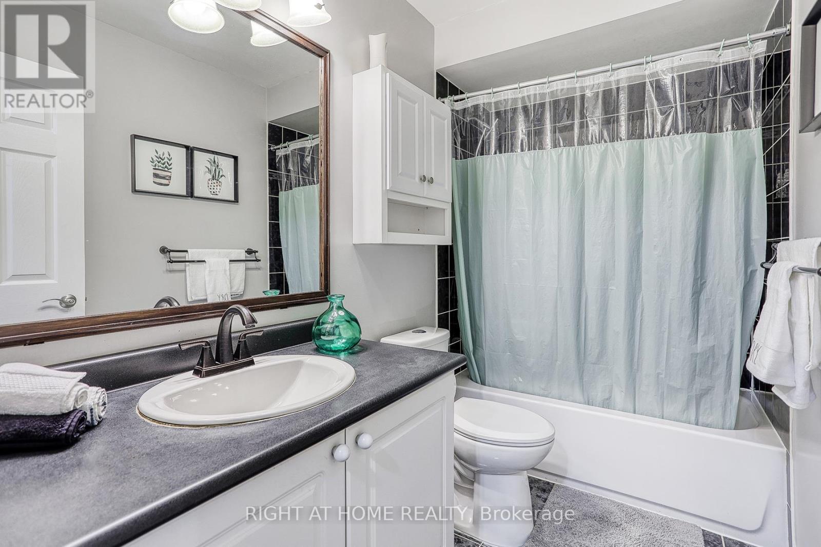 75 Carpendale Crescent, Ajax, ON - Indoor Photo Showing Bathroom