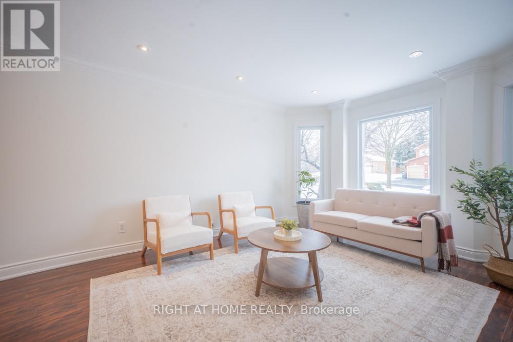 2088 Perran Drive, Mississauga, ON - Indoor Photo Showing Living Room