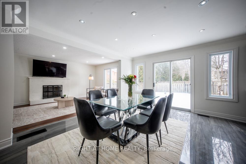 2088 Perran Drive, Mississauga, ON - Indoor Photo Showing Dining Room