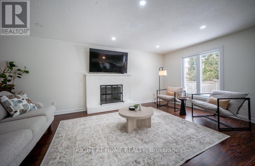 2088 Perran Drive, Mississauga, ON - Indoor Photo Showing Living Room With Fireplace