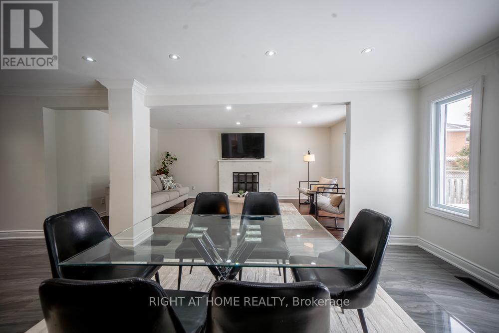 2088 Perran Drive, Mississauga, ON - Indoor Photo Showing Dining Room