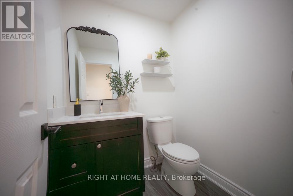 2088 Perran Drive, Mississauga, ON - Indoor Photo Showing Bathroom