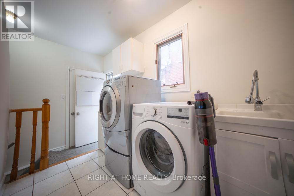 2088 Perran Drive, Mississauga, ON - Indoor Photo Showing Laundry Room