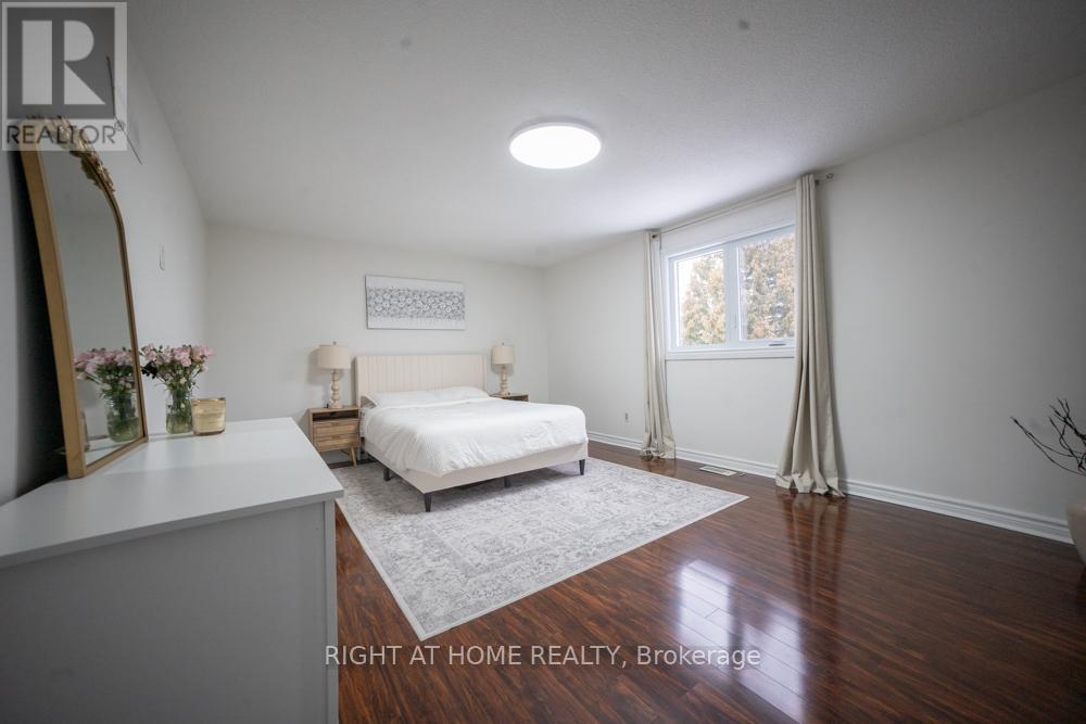 2088 Perran Drive, Mississauga, ON - Indoor Photo Showing Bedroom