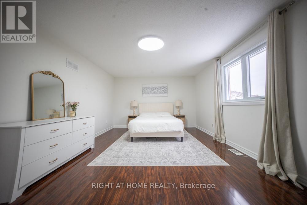 2088 Perran Drive, Mississauga, ON - Indoor Photo Showing Bedroom