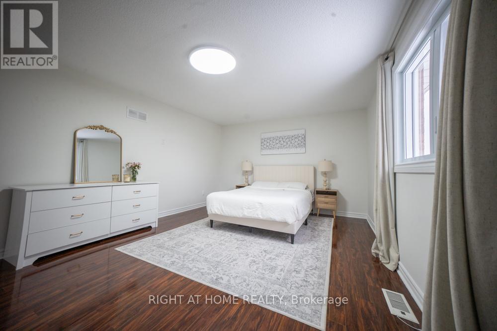 2088 Perran Drive, Mississauga, ON - Indoor Photo Showing Bedroom