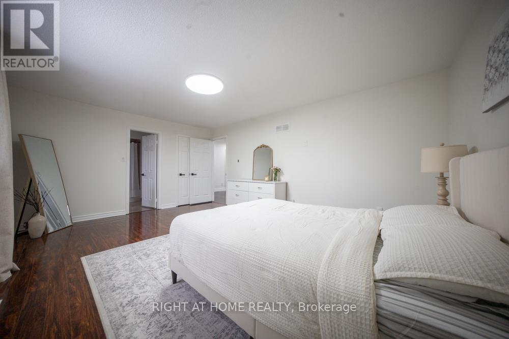 2088 Perran Drive, Mississauga, ON - Indoor Photo Showing Bedroom