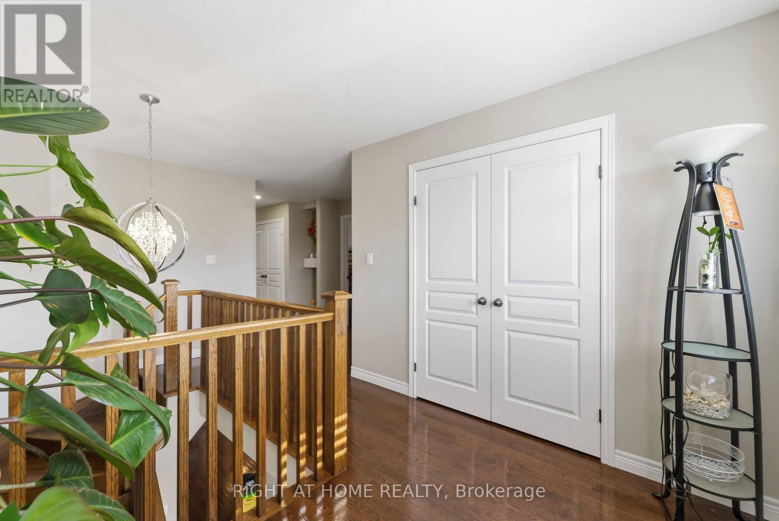 212 Chartwell Circle, Hamilton, ON - Indoor Photo Showing Other Room