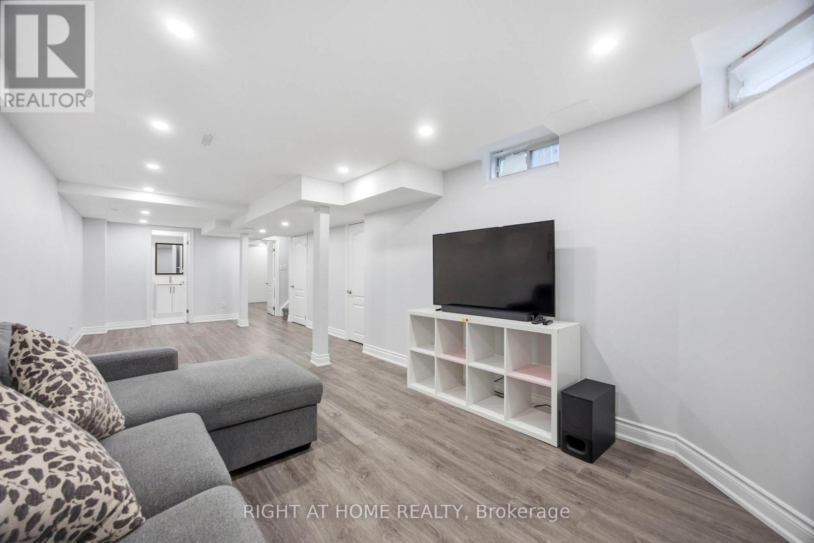 1064 Pepperidge Cross, Mississauga, ON - Indoor