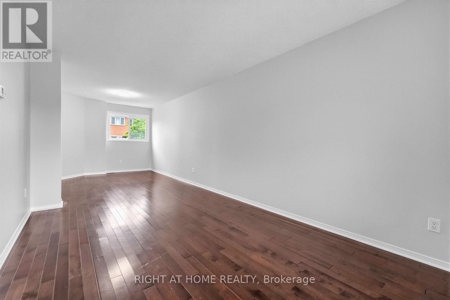 208 Kingsbridge Garden Circle, Mississauga, ON - Indoor Photo Showing Other Room