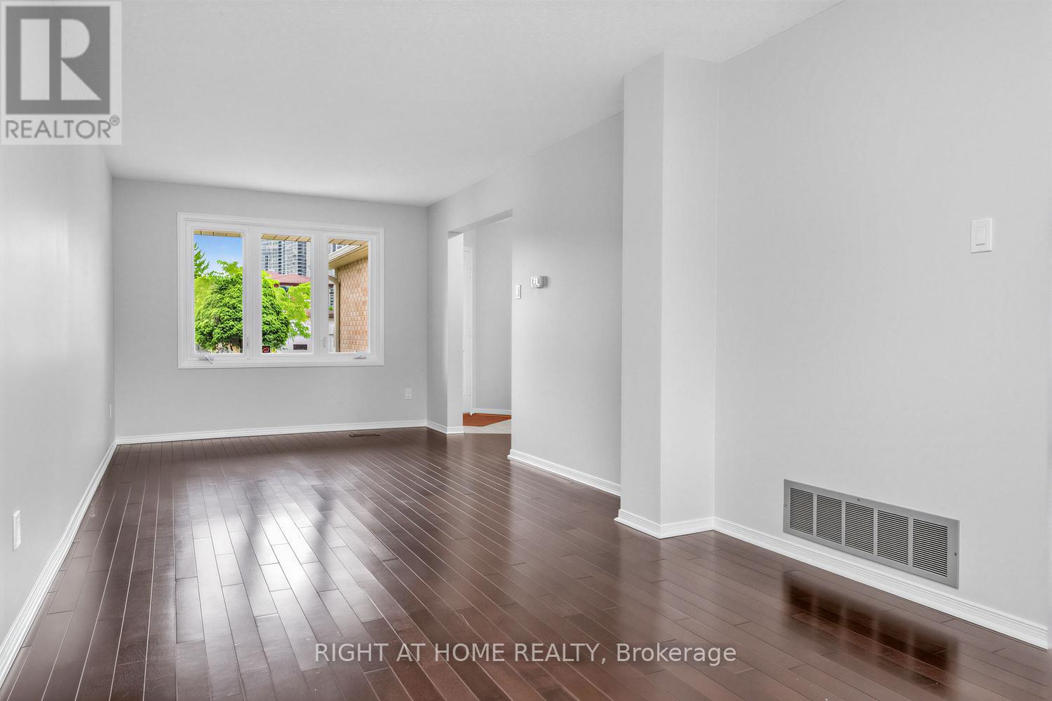 208 Kingsbridge Garden Circle, Mississauga, ON - Indoor