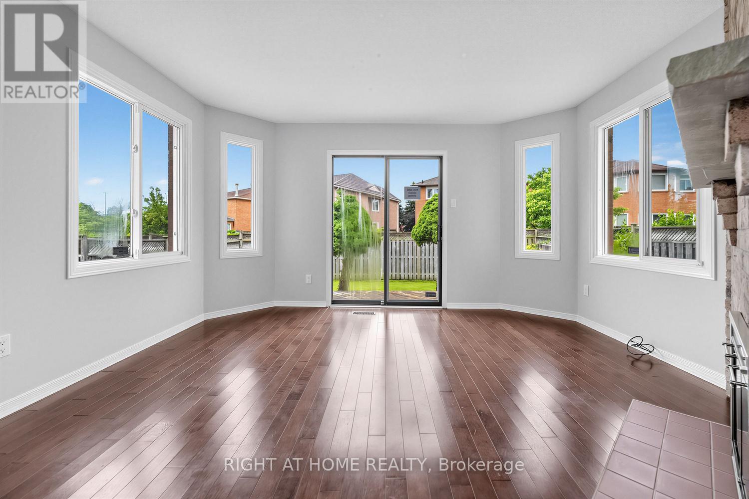 208 Kingsbridge Garden Circle, Mississauga, ON - Indoor Photo Showing Other Room