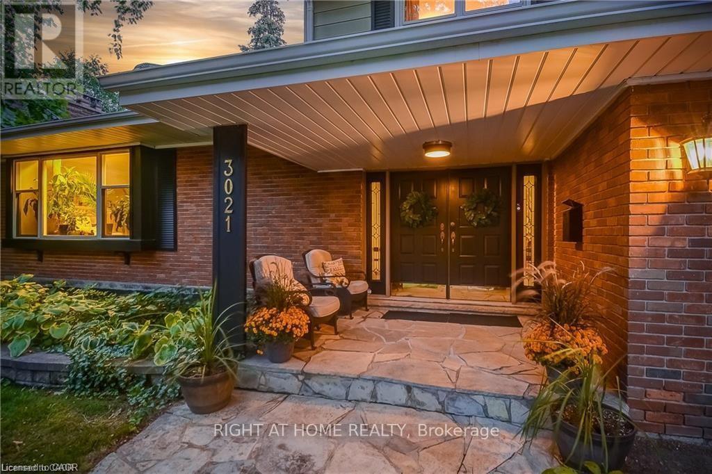 3021 Lakeshore Road, Burlington, ON - Outdoor With Exterior