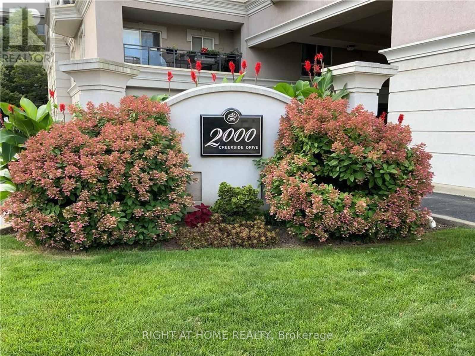 202 - 2000 Creekside Drive, Hamilton, ON - Outdoor