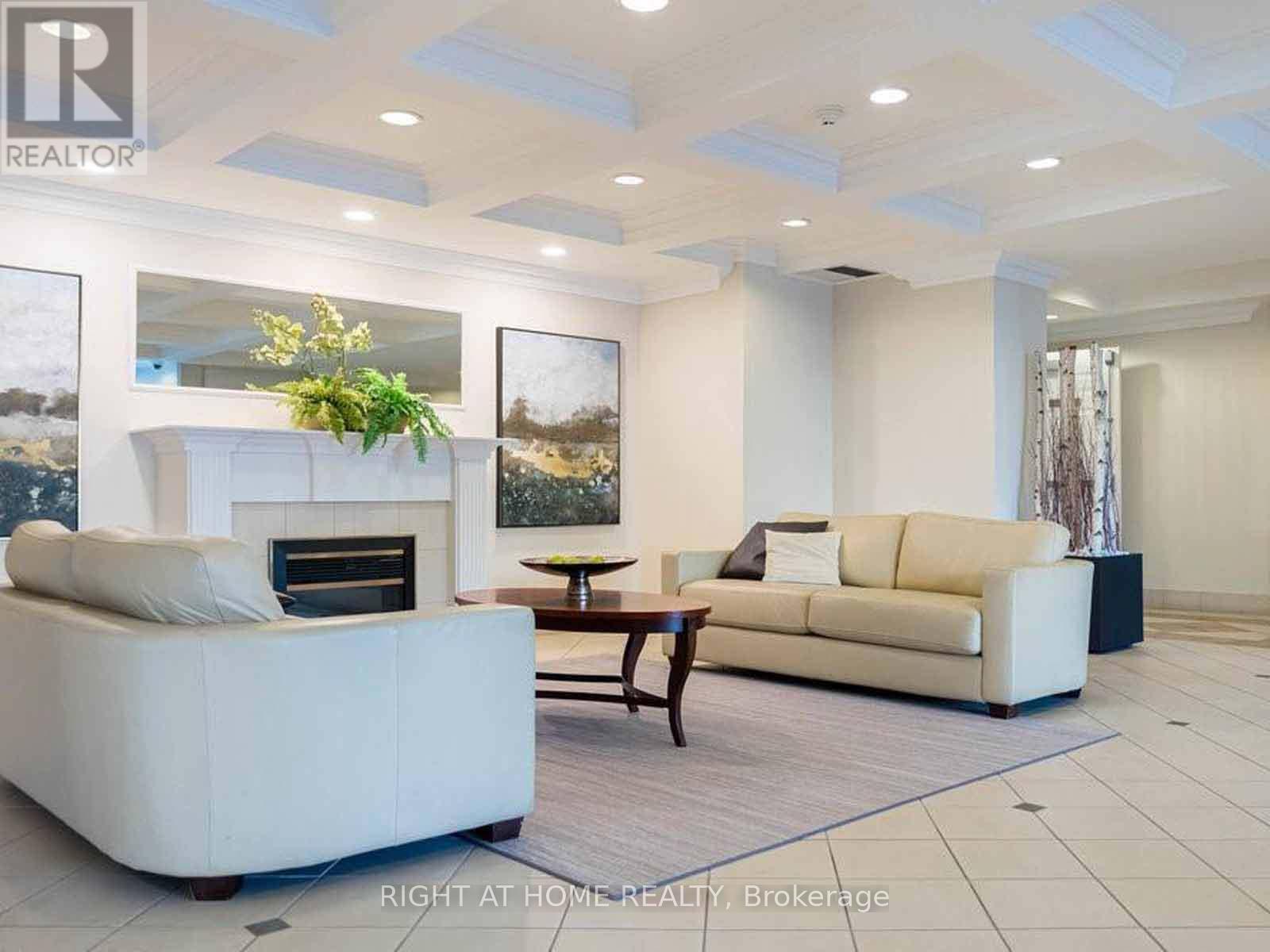 202 - 2000 Creekside Drive, Hamilton, ON - Indoor