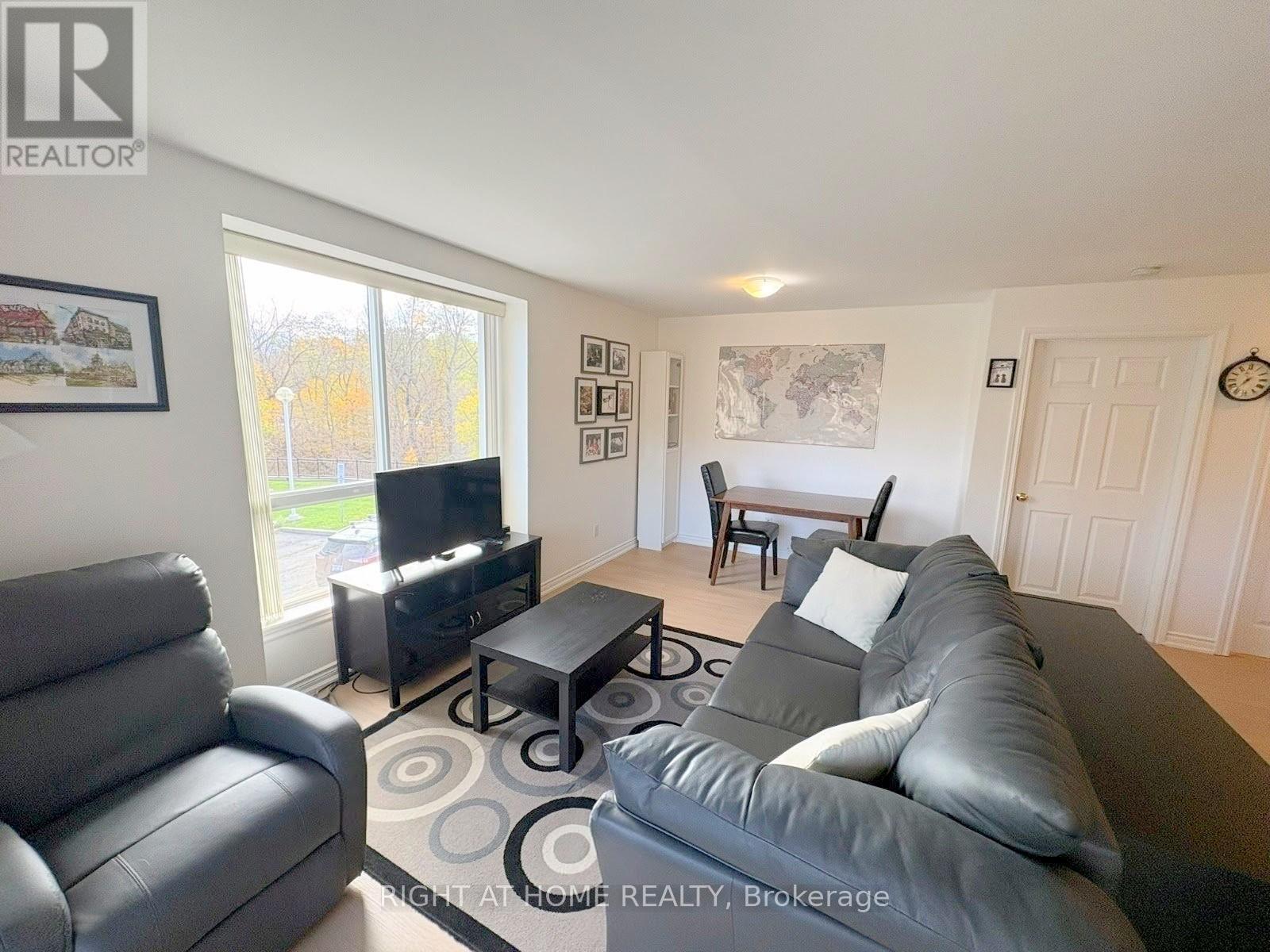 202 - 2000 Creekside Drive, Hamilton, ON - Indoor Photo Showing Living Room