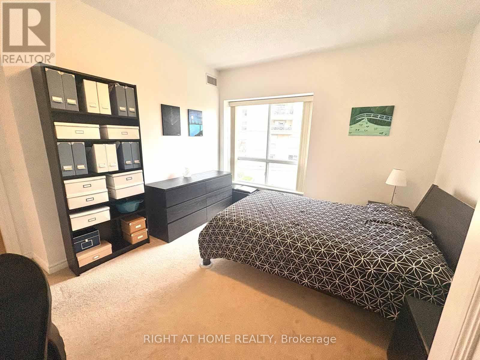 202 - 2000 Creekside Drive, Hamilton, ON - Indoor Photo Showing Bedroom