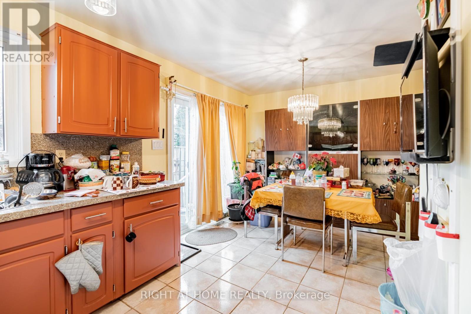 4278 Sawmill Valley Drive, Mississauga, ON - Indoor
