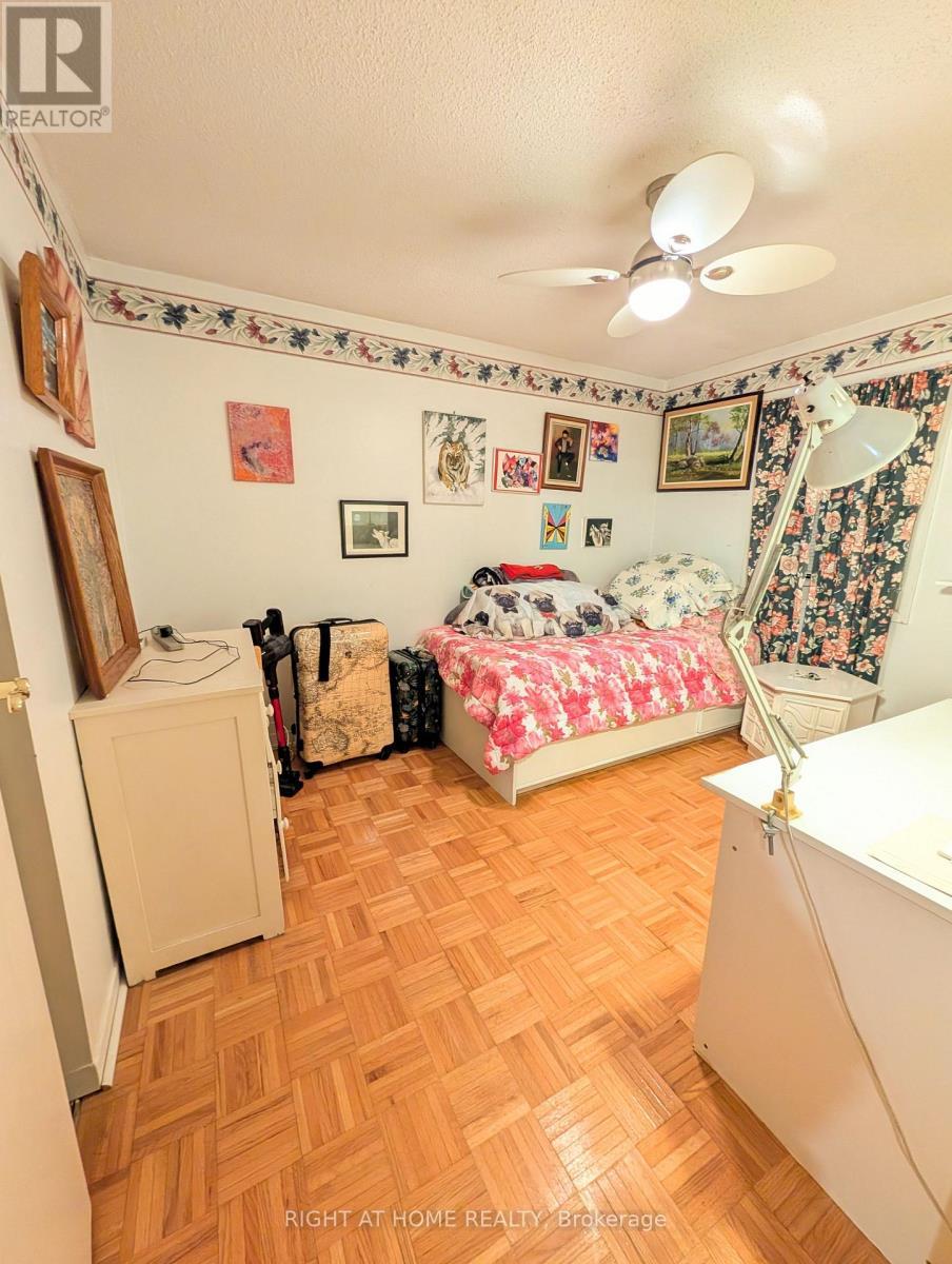 4278 Sawmill Valley Drive, Mississauga, ON - Indoor Photo Showing Bedroom