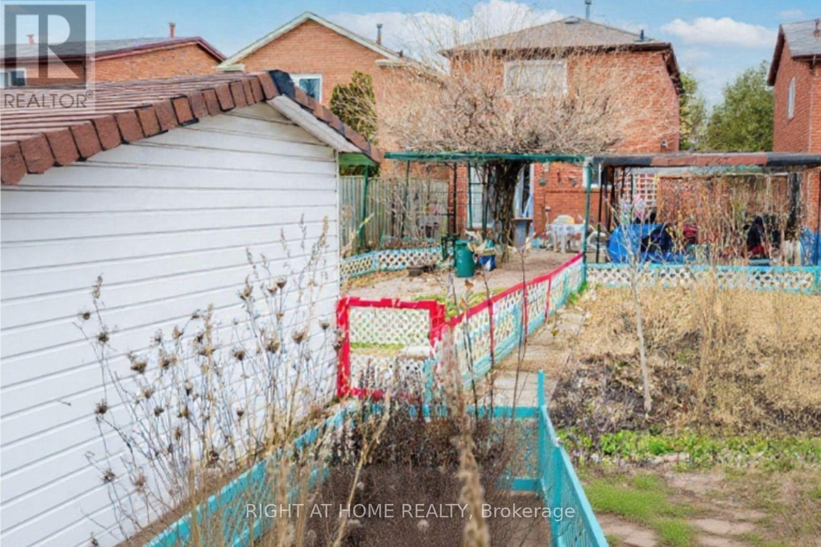 4278 Sawmill Valley Drive, Mississauga, ON - Outdoor