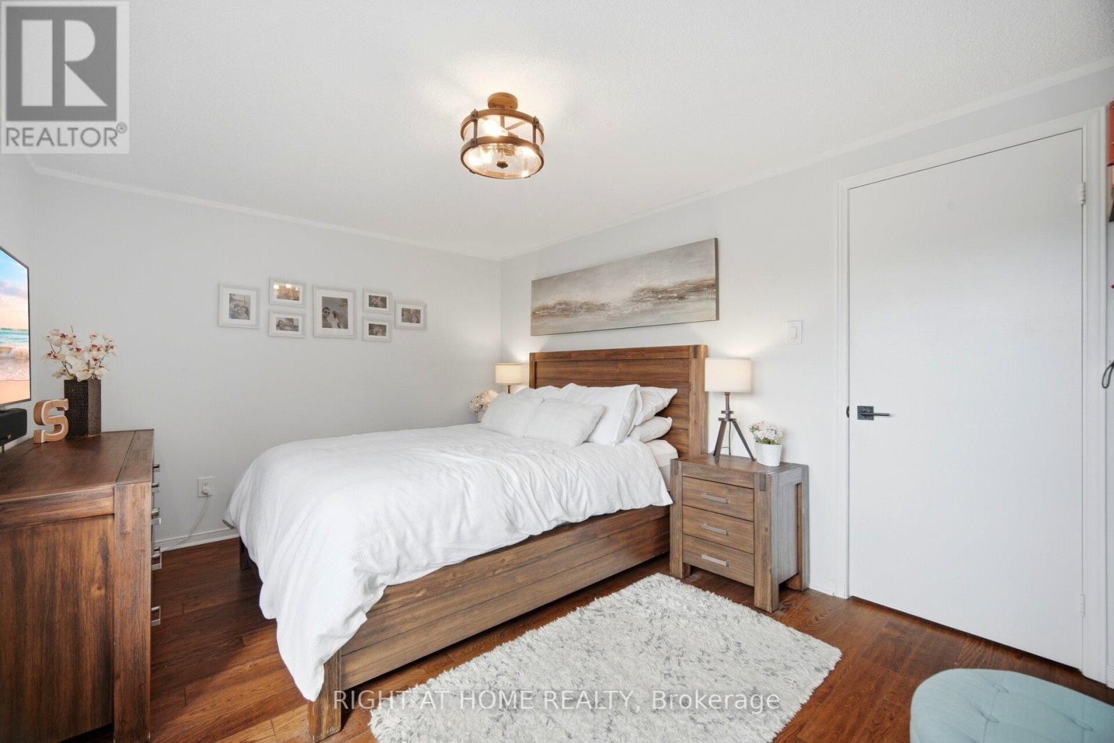 7013 Hickling Crescent, Mississauga, ON - Indoor Photo Showing Bedroom