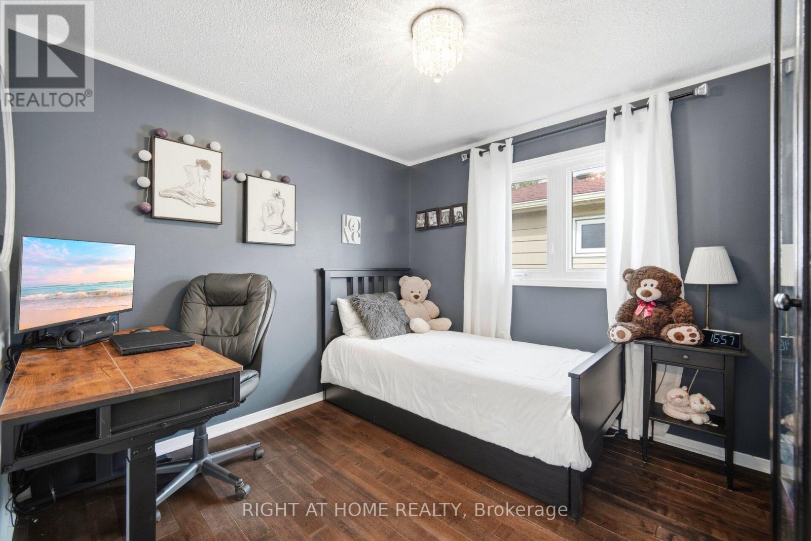 7013 Hickling Crescent, Mississauga, ON - Indoor Photo Showing Bedroom