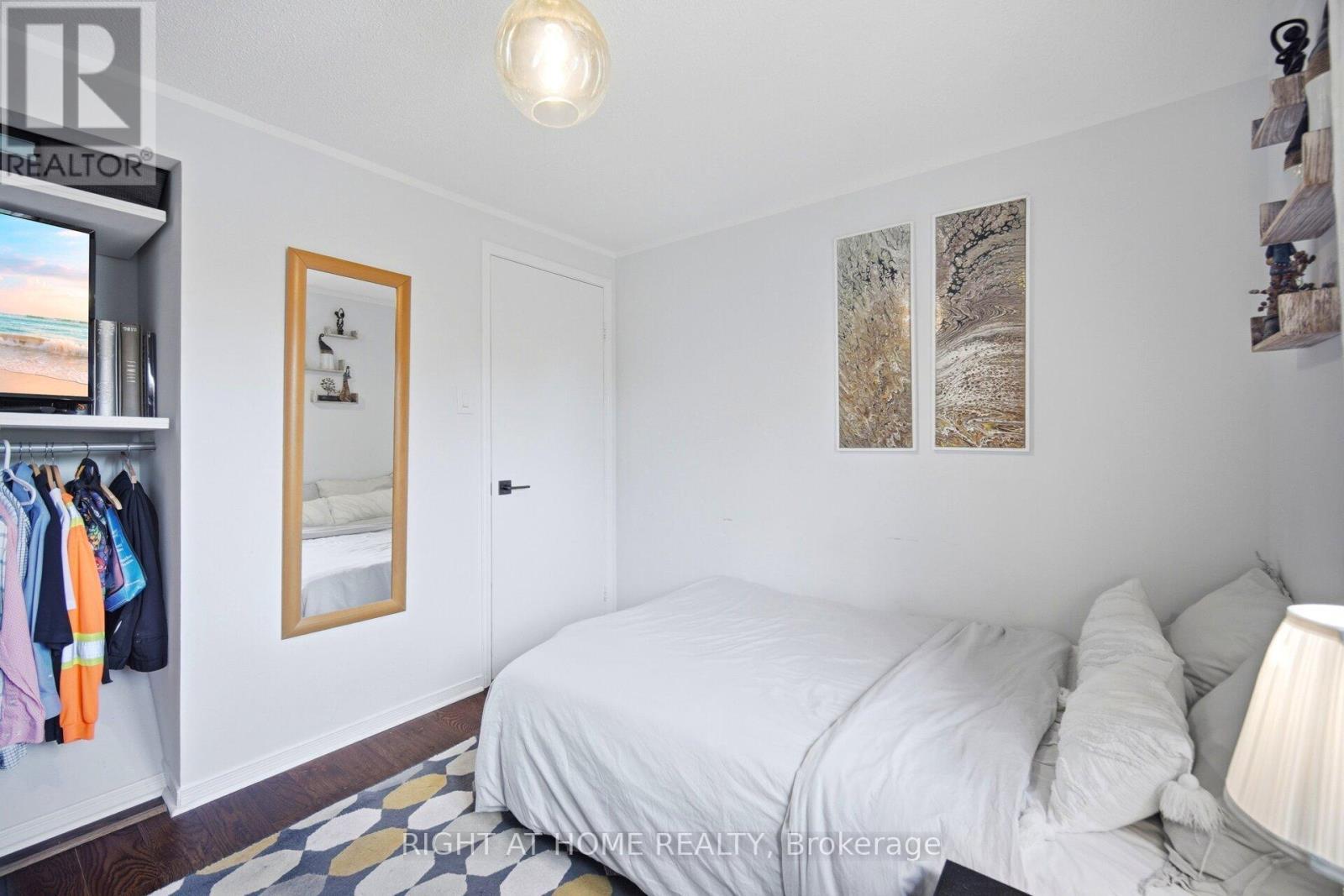7013 Hickling Crescent, Mississauga, ON - Indoor Photo Showing Bedroom