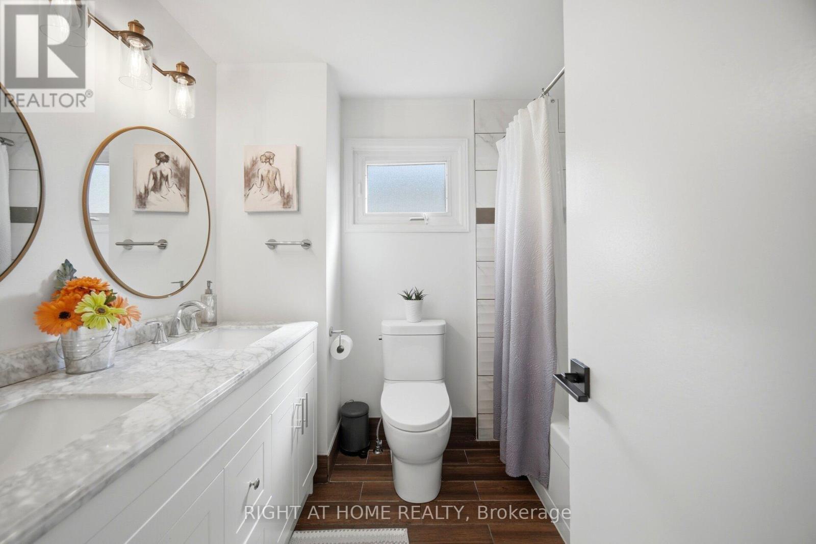 7013 Hickling Crescent, Mississauga, ON - Indoor Photo Showing Bathroom