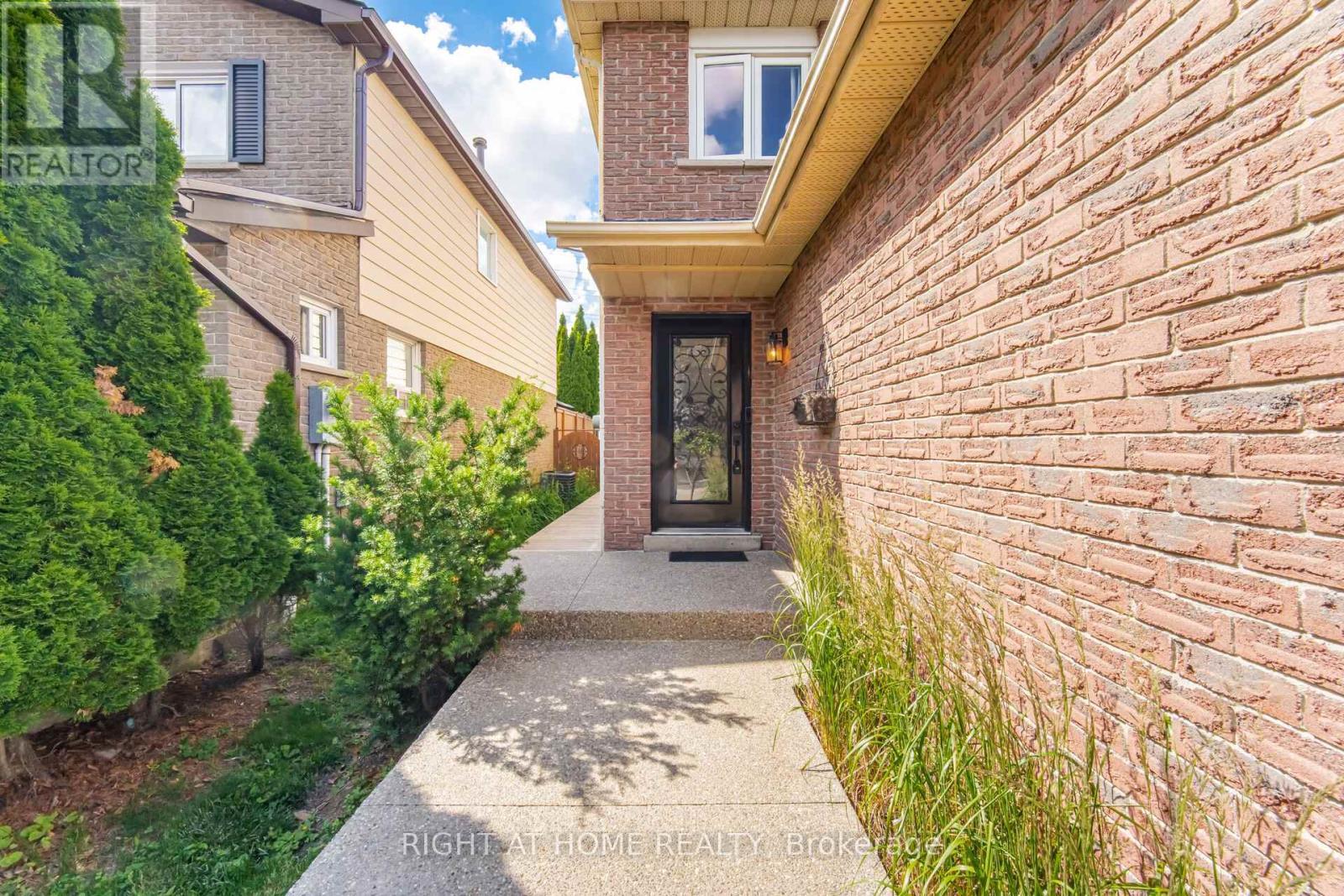 7013 Hickling Crescent, Mississauga, ON - Outdoor