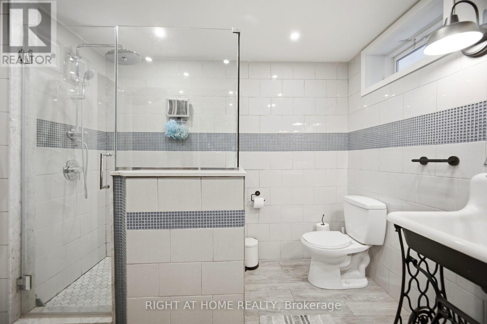 7013 Hickling Crescent, Mississauga, ON - Indoor Photo Showing Bathroom