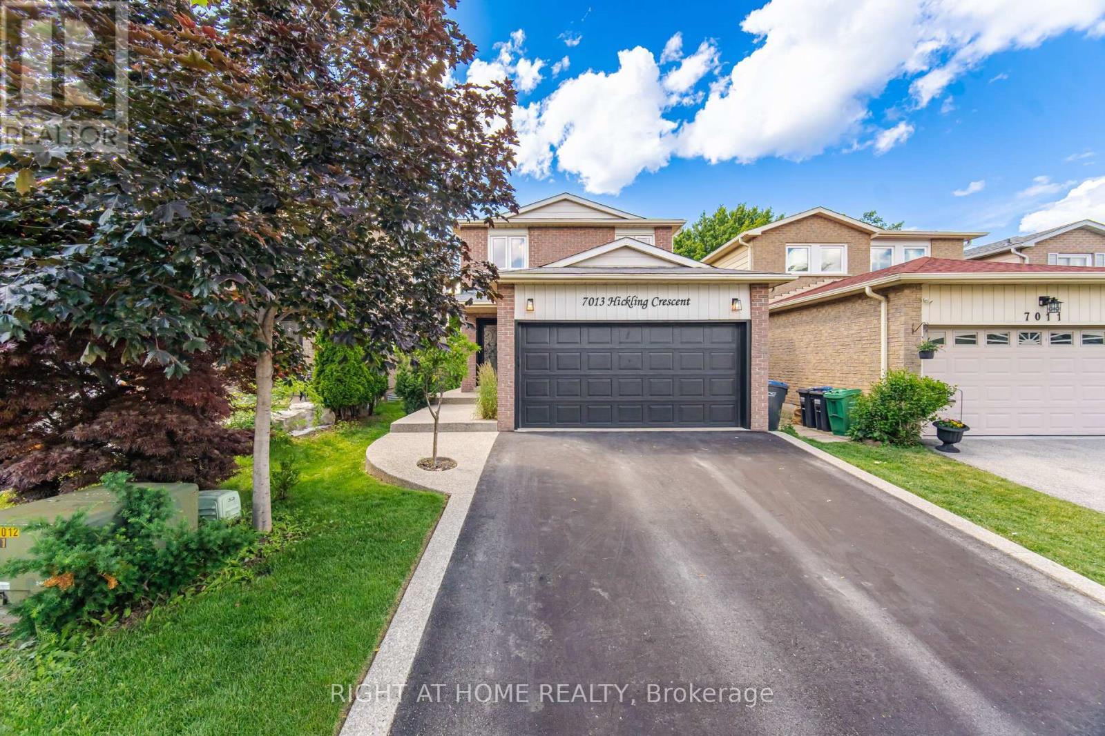 7013 Hickling Crescent, Mississauga, ON - Outdoor With Facade