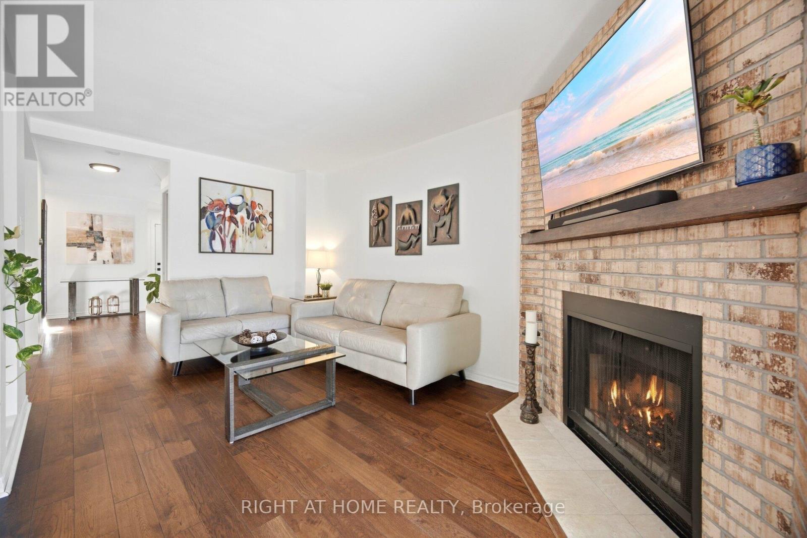 7013 Hickling Crescent, Mississauga, ON - Indoor Photo Showing Living Room With Fireplace