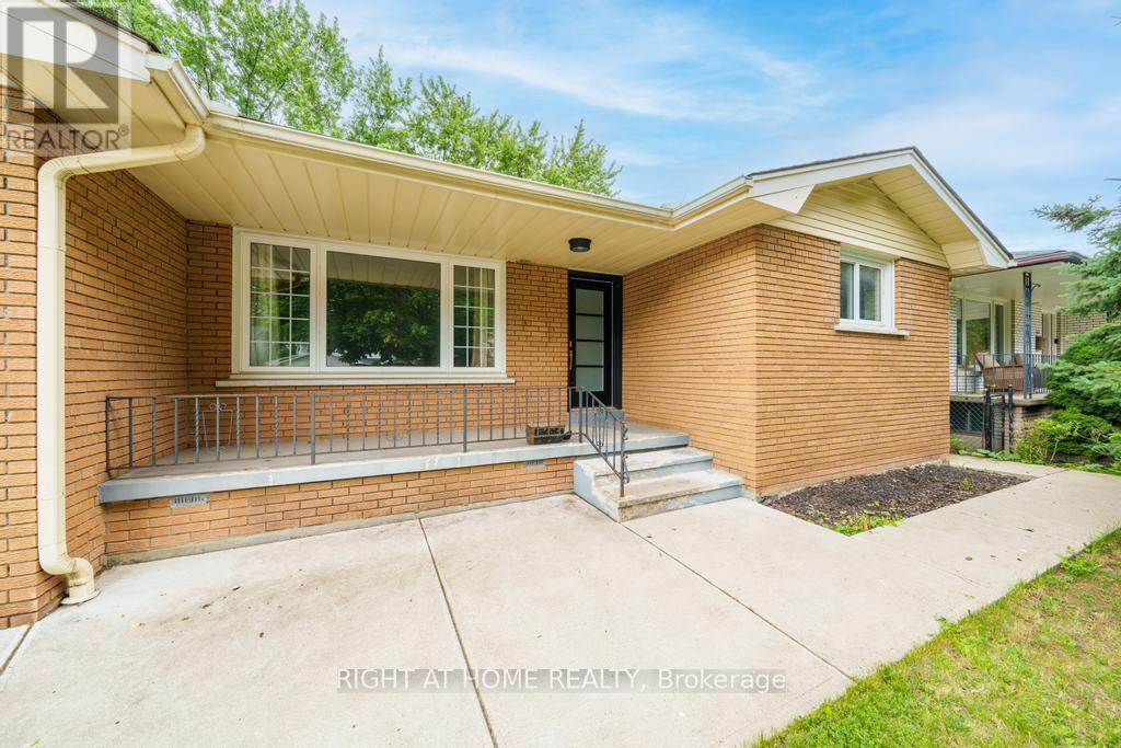 662 Montego Crescent, Burlington, ON - Outdoor With Exterior