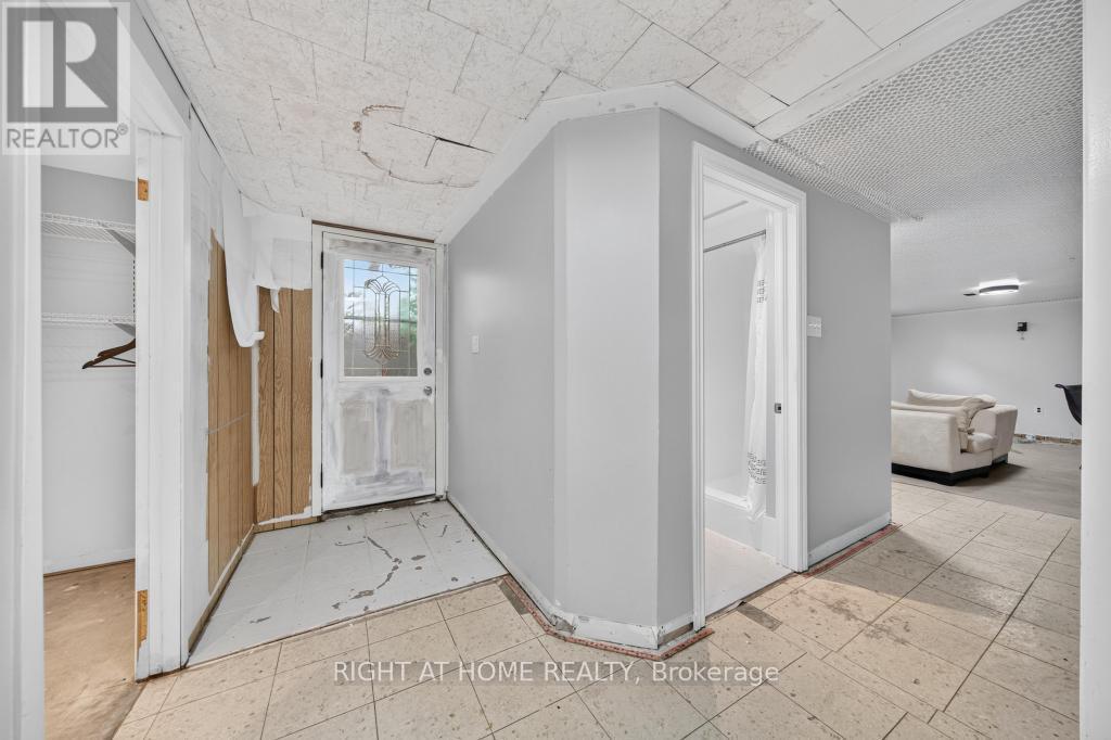 662 Montego Crescent, Burlington, ON - Indoor Photo Showing Other Room