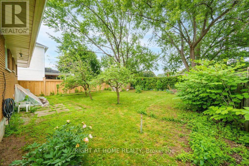 662 Montego Crescent, Burlington, ON - Outdoor
