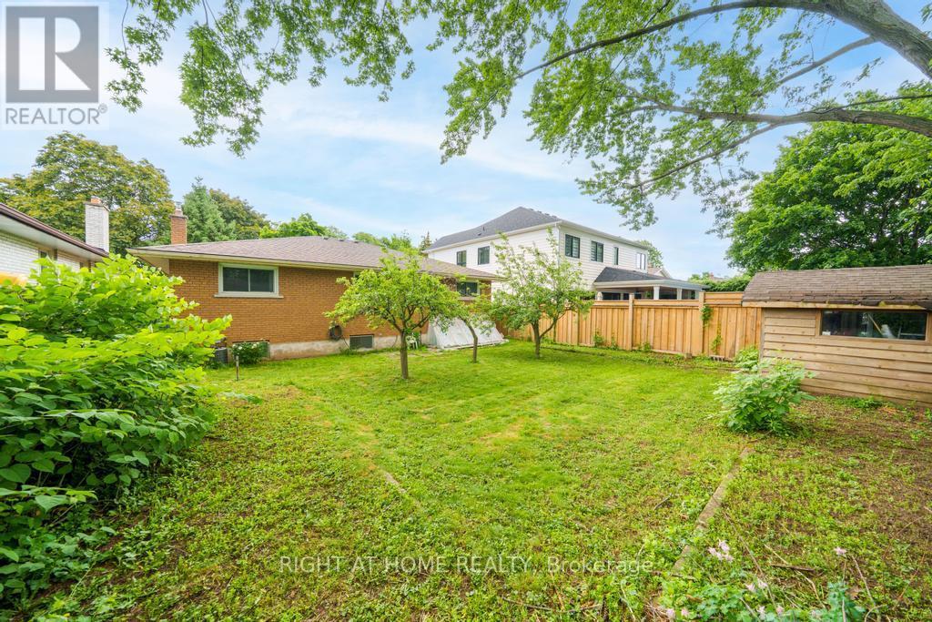 662 Montego Crescent, Burlington, ON - Outdoor