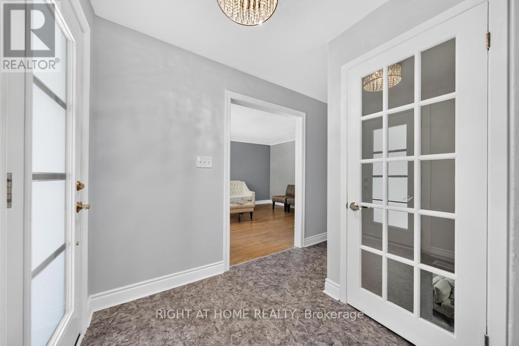 662 Montego Crescent, Burlington, ON - Indoor Photo Showing Other Room