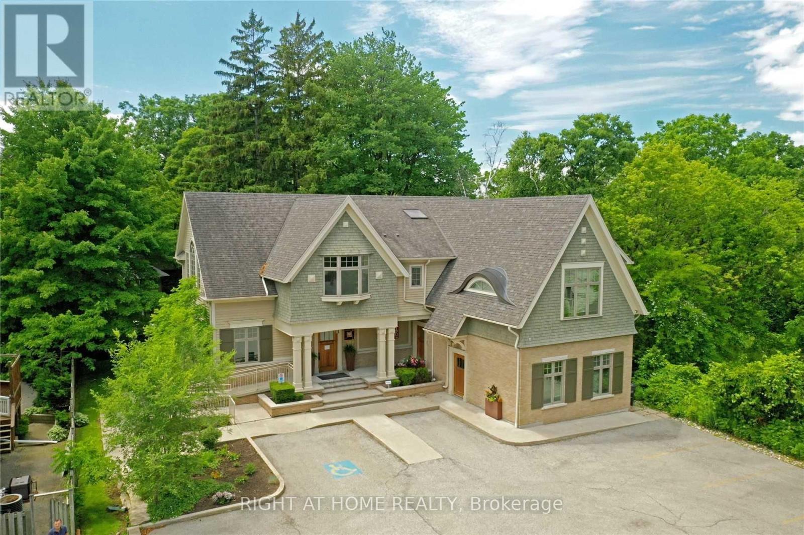 1440 Hurontario Street, Mississauga, ON