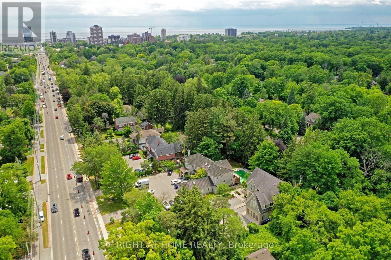 1440 Hurontario Street, Mississauga, ON