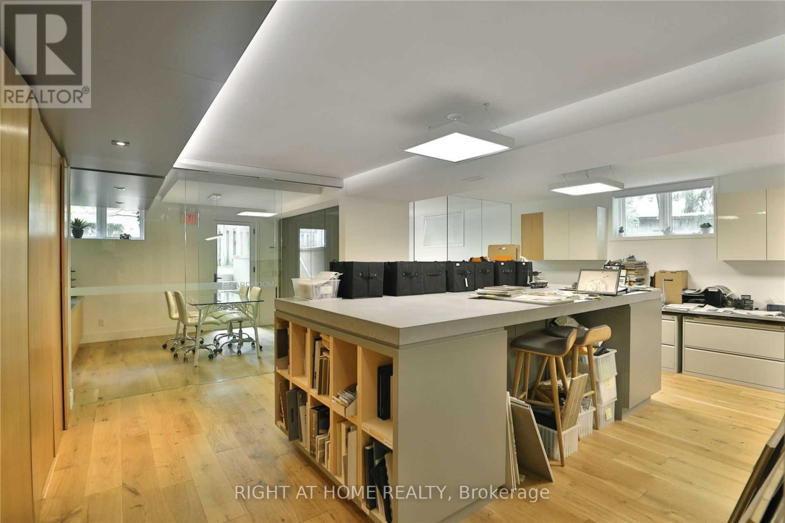 1440 Hurontario Street, Mississauga, ON
