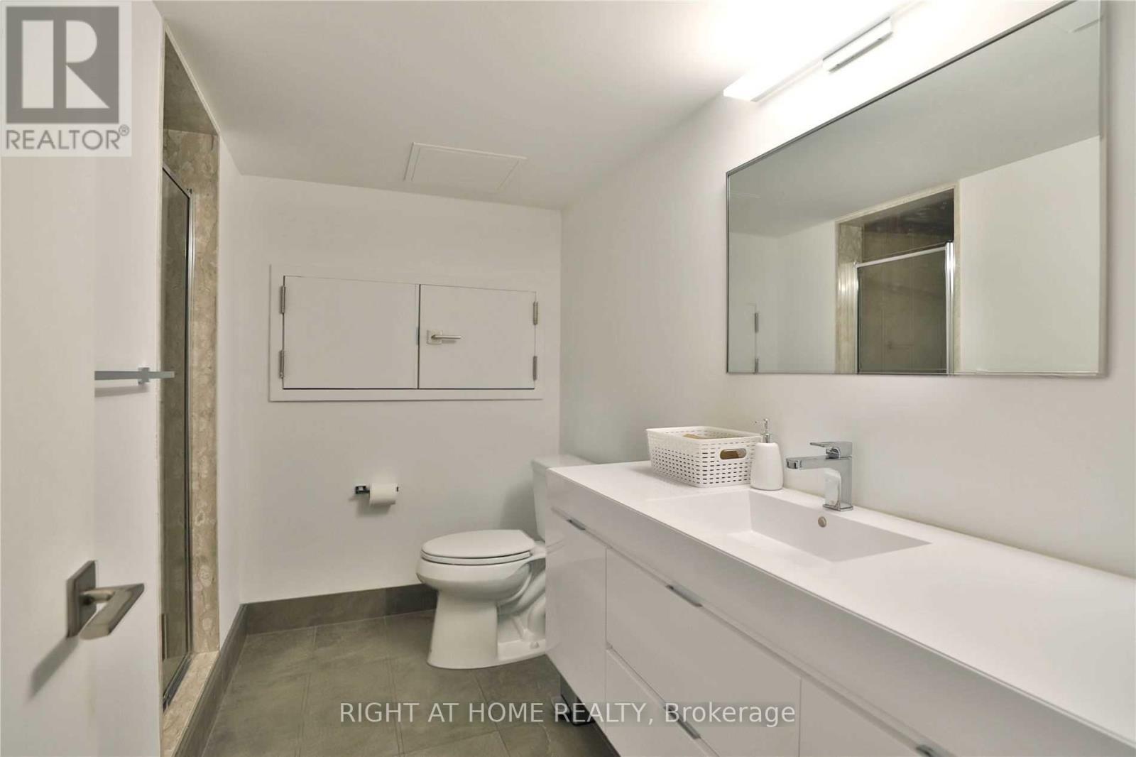 1440 Hurontario Street, Mississauga, ON