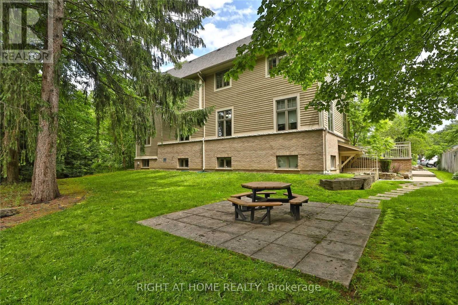 1440 Hurontario Street, Mississauga, ON